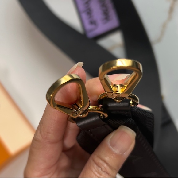 Louis Vuitton Black Strap with Gold Hardware - Picture 12 of 16